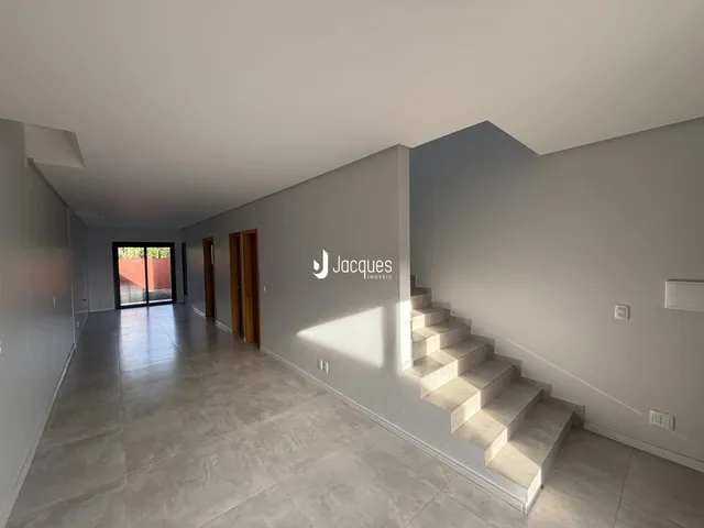 Corredor interno de uma residência em Lajeado.