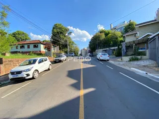 Vista da rua com casas em Lajeado, Brasil.