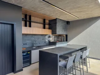 Foto de uma cozinha moderna com ilha e bancada em Lajeado.