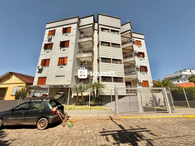 Fachada de um prédio residencial de vários andares em Lajeado, Brasil.