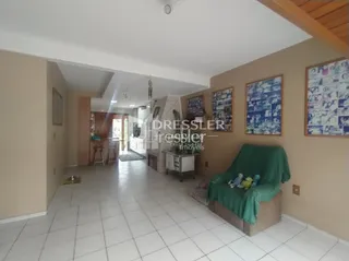 Vista do corredor interno da residência.