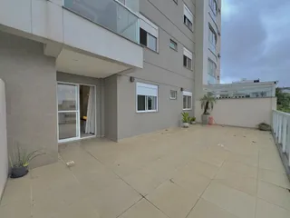 Fachada de um prédio residencial em Lajeado, mostrando a área externa com piso de cerâmica.
