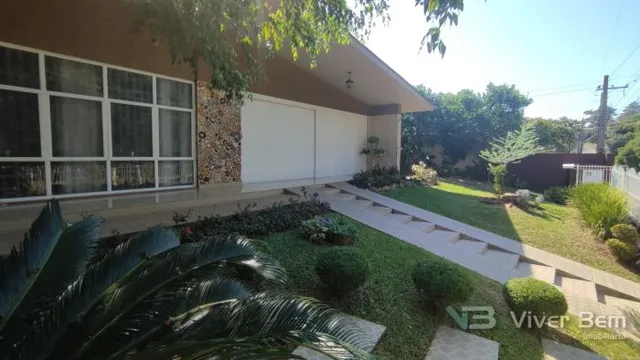 Casa com 4 dormitórios
