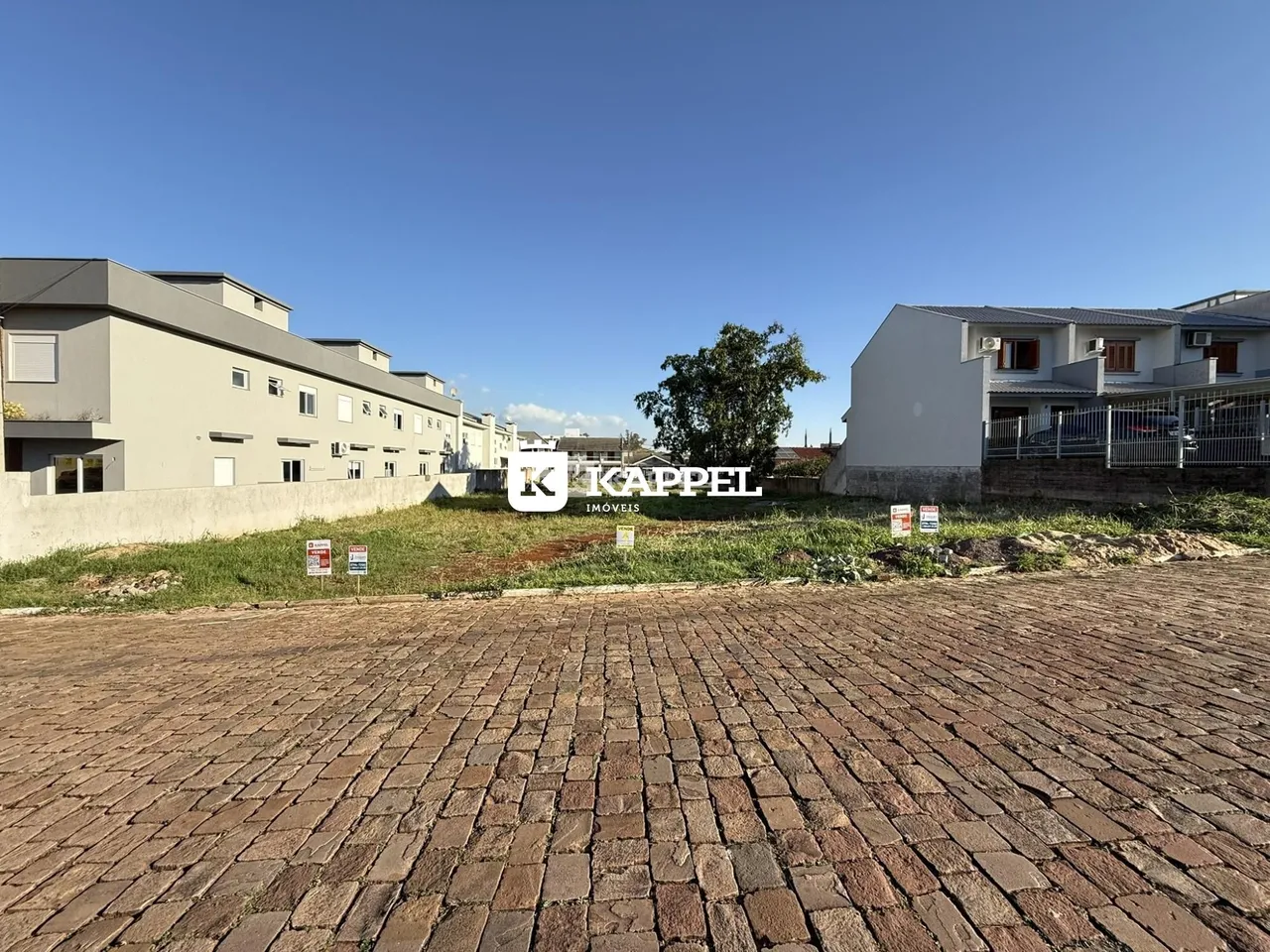 Vista externa de um conjunto de casas residenciais em Lajeado, Brasil.