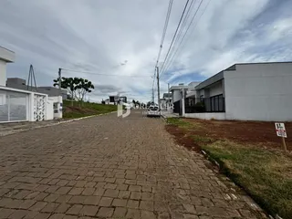 Vista da rua com casas em Lajeado, Brasil.
