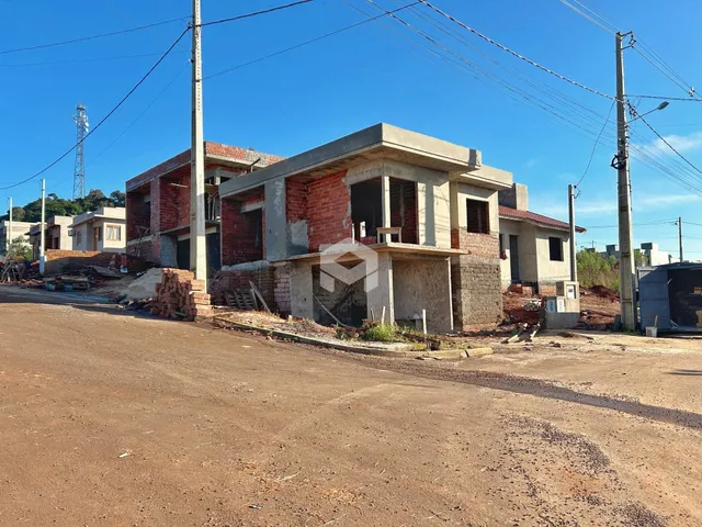 Fachada de uma casa em construção em Lajeado, Brasil.