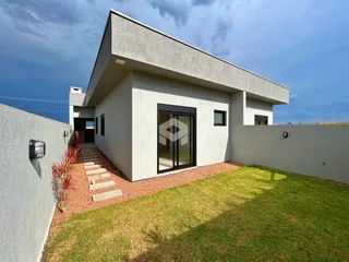 Fachada moderna de uma casa em Lajeado, Brasil.