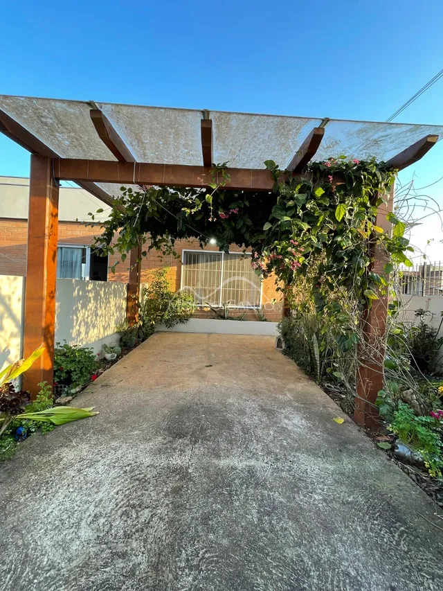 Casa geminada com 2 dormitórios