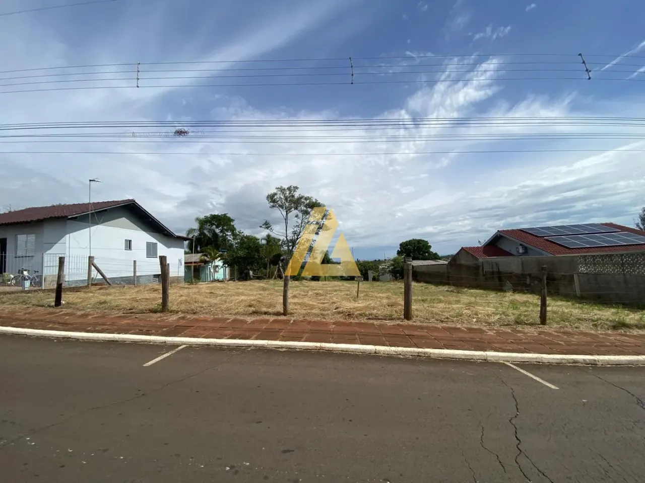 Terreno com 4 dormitórios, foto 1