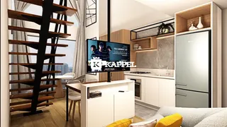 Sala de estar com escada de madeira e área de cozinha moderna em apartamento.