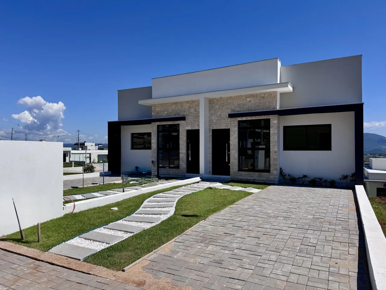 Casa geminada com 2 dormitórios, foto 1