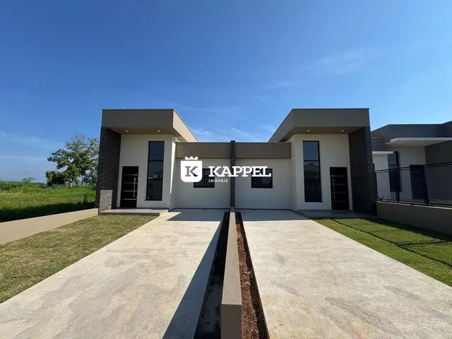 Fachada moderna de uma residência em Lajeado, Brasil, com paisagismo frontal.
