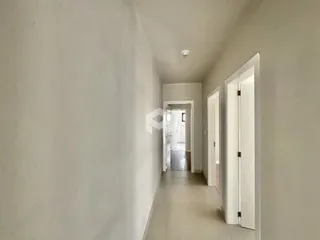 Um corredor interno de uma residência em Lajeado, Brasil.