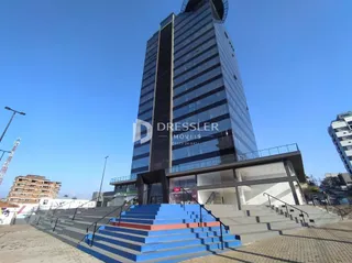 Fachada de um edifício moderno em Lajeado, Brasil.
