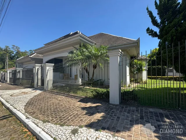 Casa com 5 dormitórios