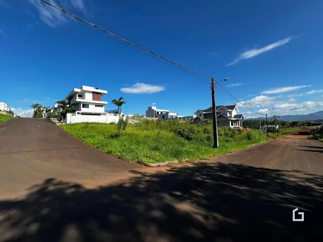 Vista externa de residências em Lajeado, Brasil.
