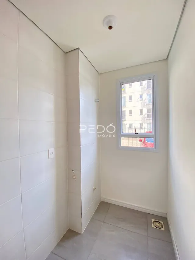 Foto de um corredor interno de uma propriedade.