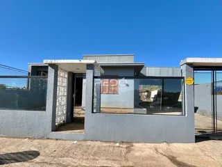 Fachada de uma casa moderna em Lajeado, Brasil.