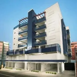 Fachada de um prédio residencial em Lajeado, Brasil.