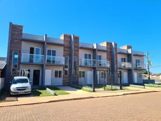 Fachada de um prédio residencial de vários andares em Lajeado, Brasil, com varandas.