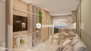 Sala de estar com estantes e decoração moderna em um imóvel.