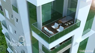 Varanda moderna com mobiliário de exterior em um edifício.