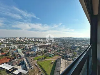 Vista aérea de uma área urbana com residências e espaços verdes.