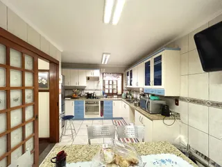 Vista da cozinha e sala de jantar de um imóvel em Lajeado, Brasil.