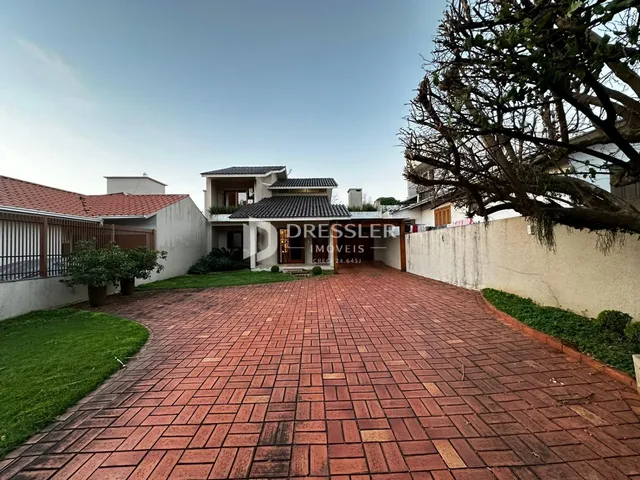 Casa com 4 dormitórios