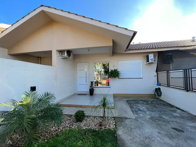 Casa geminada com 2 dormitórios