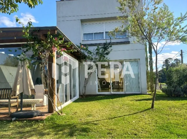 Casa com 3 dormitórios