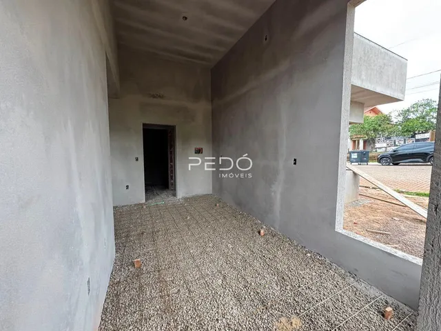 Imagem de uma área interna de construção em um imóvel.