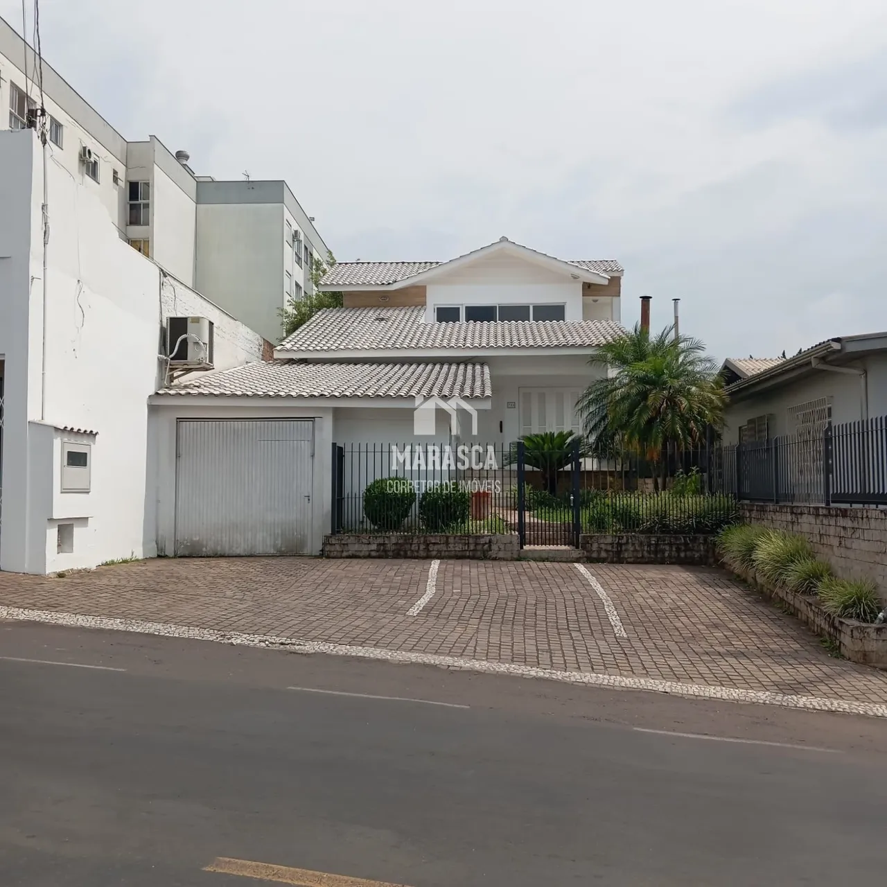 Casa com 5 dormitórios, foto 1