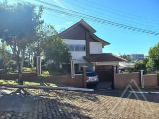 Casa com 4 dormitórios, foto 1