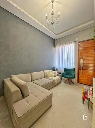 Foto da sala de estar de um imóvel em Lajeado, Brasil.