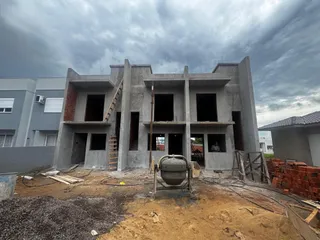 Foto da fachada de uma construção em andamento em Lajeado, Brasil.