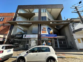 Fachada de um prédio residencial em Lajeado, Brasil, com vários andares.