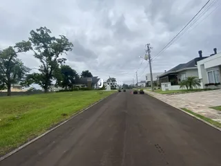 Vista da rua com casas em Lajeado, Brasil.