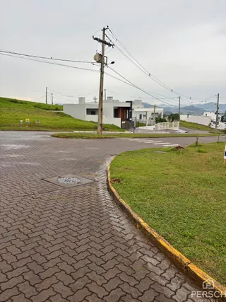 Vista externa de uma rua pavimentada em Lajeado, Brasil.