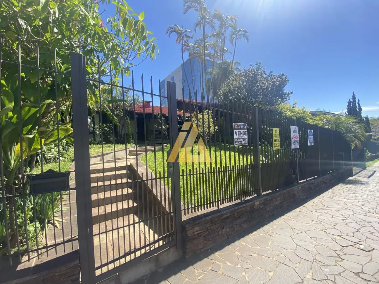 Casa com 5 dormitórios, foto 1