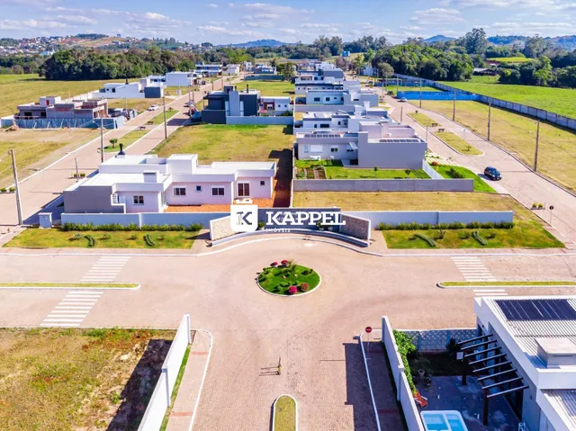Vista aérea de casas residenciais em um bairro de Lajeado, Brasil.