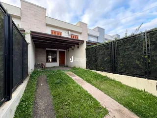 A foto exibe a fachada de uma residência em Lajeado, Brasil.