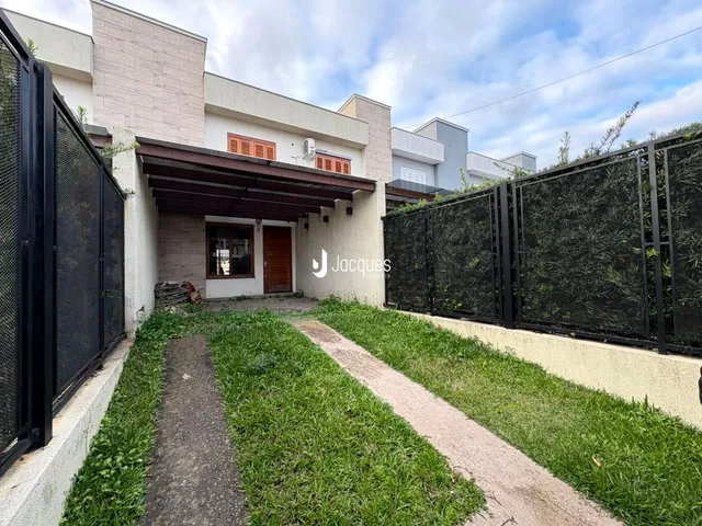 A foto exibe a fachada de uma residência em Lajeado, Brasil.