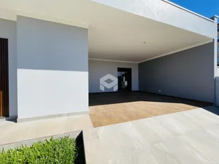 Fachada de uma residência com área externa em Lajeado, Brasil.