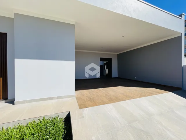 Fachada de uma residência com área externa em Lajeado, Brasil.