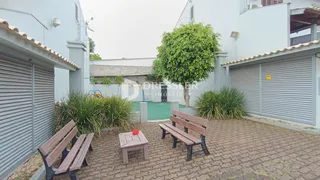 Vista do jardim e área externa de uma residência em Lajeado.