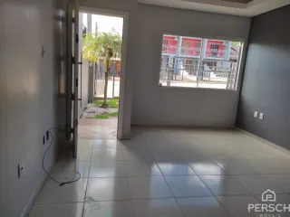 Ambiente interno com piso de cerâmica e porta de vidro que dá acesso ao exterior.