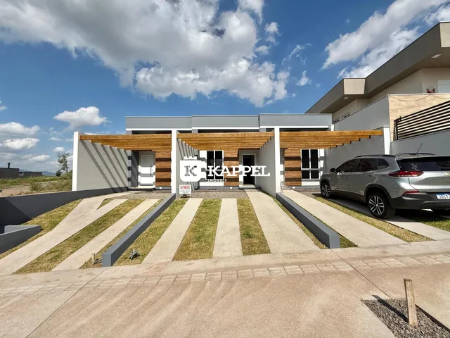 Casa geminada com 2 dormitórios