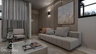 Sala de estar moderna com sofá e cortinas claras.