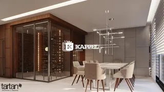 Sala de estar moderna com painéis de madeira escura e portas de vidro.